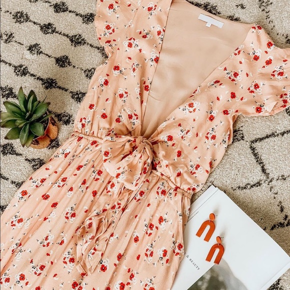 Dresses & Skirts - Peach floral maxi dress 🍑